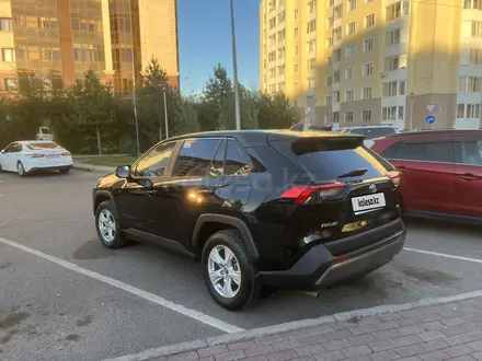 Toyota RAV4 2021 года за 14 750 000 тг. в Астана – фото 5