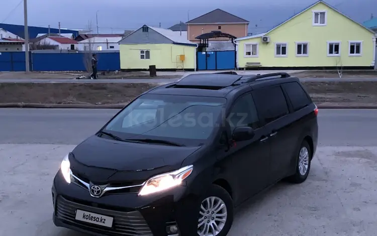 Toyota Sienna 2017 года за 15 500 000 тг. в Атырау