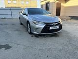 Toyota Camry 2016 годаfor10 200 000 тг. в Атырау