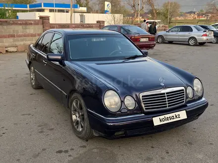 Mercedes-Benz E 320 1999 года за 3 000 000 тг. в Алматы – фото 3