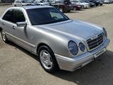 Mercedes-Benz E 230 1996 годаүшін2 300 000 тг. в Актобе – фото 2