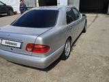 Mercedes-Benz E 230 1996 годаүшін2 300 000 тг. в Актобе – фото 4