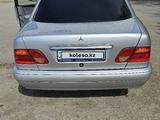 Mercedes-Benz E 230 1996 годаүшін2 300 000 тг. в Актобе – фото 5