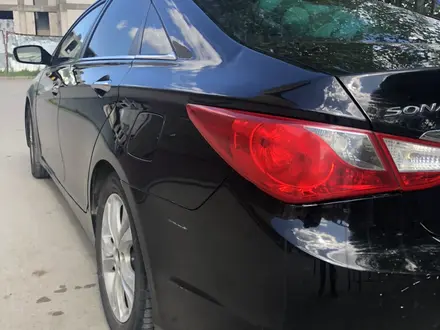 Hyundai Sonata 2010 года за 3 500 000 тг. в Актобе – фото 3