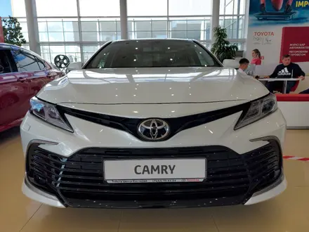 Toyota Camry Comfort 2022 года за 20 570 000 тг. в Костанай – фото 4