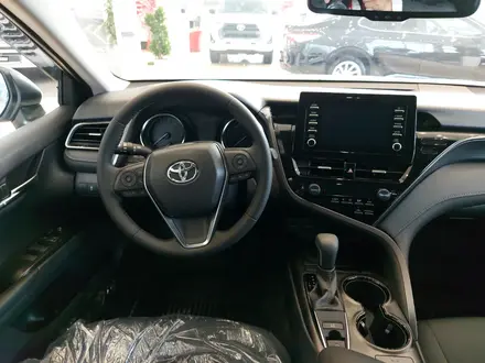 Toyota Camry Comfort 2022 года за 20 570 000 тг. в Костанай – фото 10
