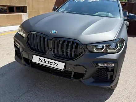 BMW X6 2021 года за 48 000 000 тг. в Астана – фото 2