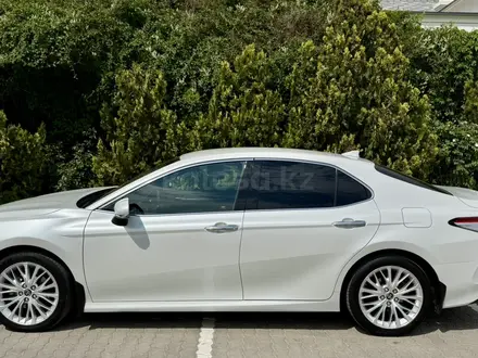 Toyota Camry 2019 года за 14 700 000 тг. в Актау – фото 3