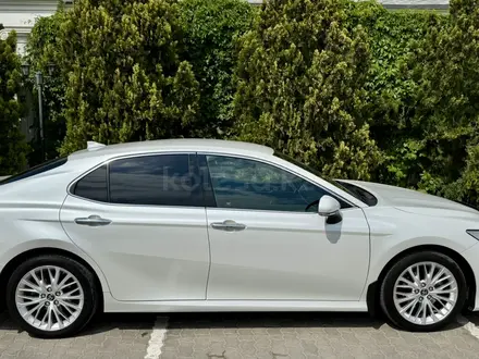 Toyota Camry 2019 года за 14 700 000 тг. в Актау – фото 4