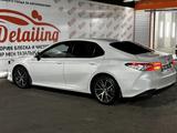 Toyota Camry 2021 года за 15 500 000 тг. в Тараз – фото 3