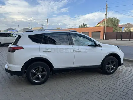 Toyota RAV4 2018 года за 11 500 000 тг. в Уральск