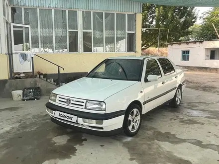 Volkswagen Vento 1995 года за 1 400 000 тг. в Абай (Келесский р-н) – фото 25