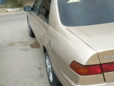 Toyota Camry 1998 года за 3 400 000 тг. в Жанаозен – фото 2