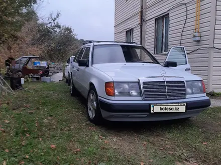 Mercedes-Benz E 230 1990 года за 2 100 000 тг. в Алматы