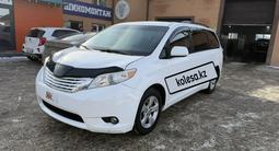 Toyota Sienna 2015 годаfor9 000 000 тг. в Атырау