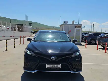 Toyota Camry 2021 года за 10 200 000 тг. в Алматы