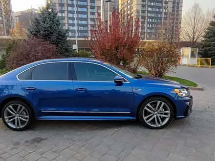 Volkswagen Passat 2016 года за 8 600 000 тг. в Алматы – фото 28