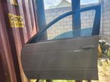 Дверь передней левый BMW E39 за 15 555 тг. в Шымкент