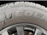 Новые летние шины 245/70/R18 с оригинальными дисками за 600 000 тг. в Алматы – фото 2