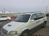 Kia Carnival 2003 года за 800 000 тг. в Атырау