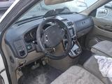 Kia Carnival 2003 года за 800 000 тг. в Атырау – фото 2