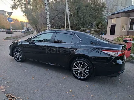 Toyota Camry 2021 года за 15 900 000 тг. в Алматы – фото 32