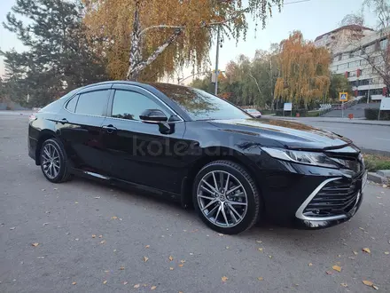 Toyota Camry 2021 года за 15 900 000 тг. в Алматы – фото 6