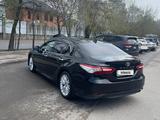 Toyota Camry 2018 года за 14 700 000 тг. в Атырау – фото 4