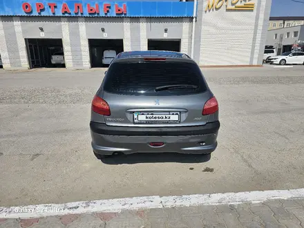 Peugeot 206 2006 года за 1 300 000 тг. в Актау – фото 4