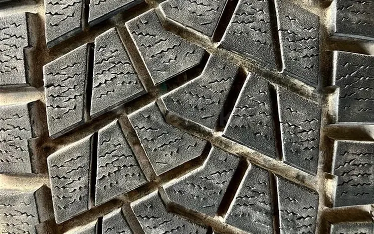 Одно 265/70 R16. Bridgestone Blizzak за 40 000 тг. в Караганда