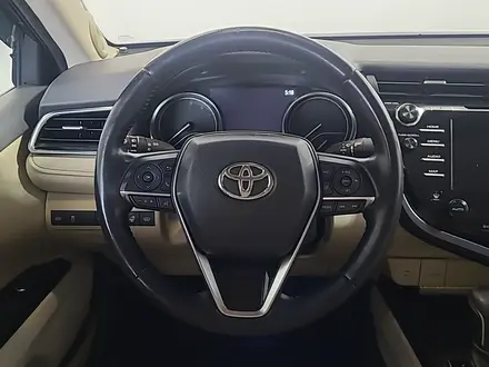 Toyota Camry 2020 года за 14 190 000 тг. в Алматы – фото 13