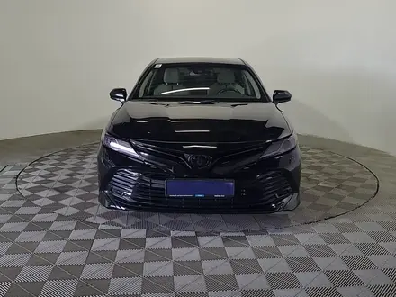 Toyota Camry 2020 года за 14 190 000 тг. в Алматы – фото 2