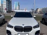 BMW X5 2021 года за 28 500 000 тг. в Астана – фото 2