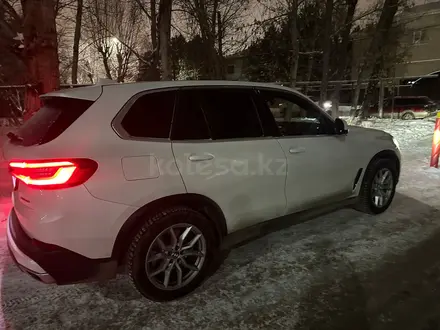 BMW X5 2021 года за 32 500 000 тг. в Астана – фото 4