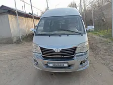 Toyota HiAce, 2013
