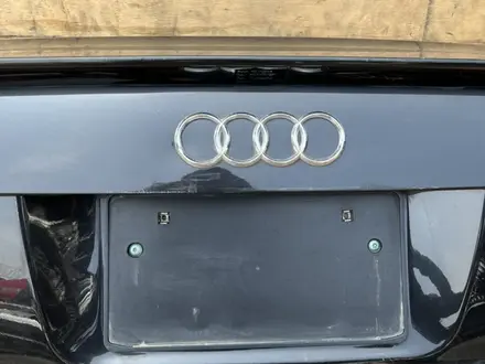 Крышка багажника на Audi A4 B6 за 20 000 тг. в Алматы – фото 6