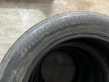 Летние шины Bridgestone 235/55 R19 за 130 000 тг. в Атырау – фото 2