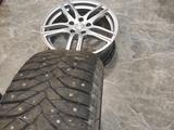 Комплект шин 215/55/17 с дисками R17 на легковые тойоту и лексус за 250 000 тг. в Астана