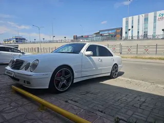 Mercedes-Benz E 320