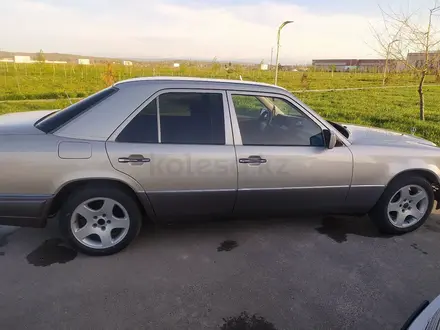 Mercedes-Benz E 220 1994 года за 3 000 000 тг. в Тараз – фото 8