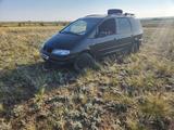 Volkswagen Sharan 1998 года за 1 500 000 тг. в Актобе – фото 3