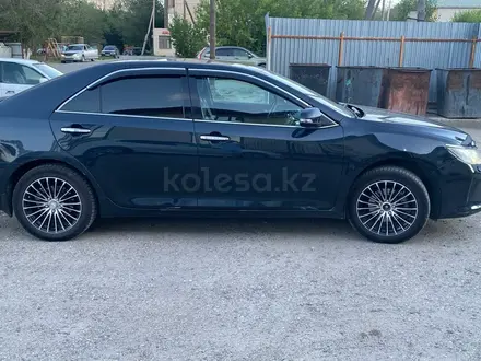 Toyota Camry 2014 года за 10 000 000 тг. в Семей – фото 2