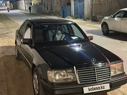 Mercedes-Benz E 230 1991 года за 1 800 000 тг. в Актау – фото 3