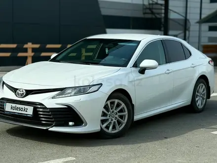Toyota Camry 2021 года за 13 500 000 тг. в Атырау