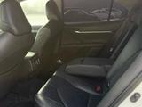 Toyota Camry 2021 года за 13 500 000 тг. в Атырау – фото 5
