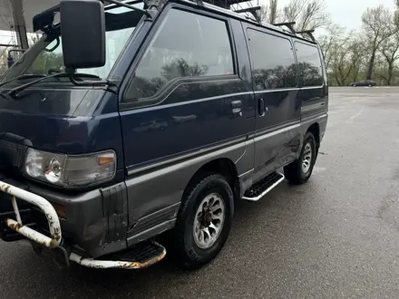 Mitsubishi Delica 1995 года за 1 800 000 тг. в Алматы – фото 2