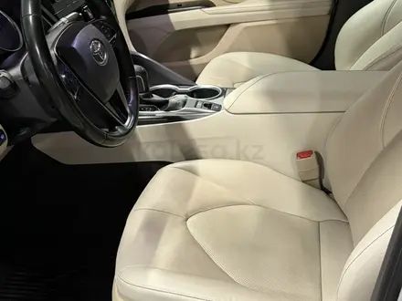 Toyota Camry 2021 года за 13 500 000 тг. в Шымкент – фото 15