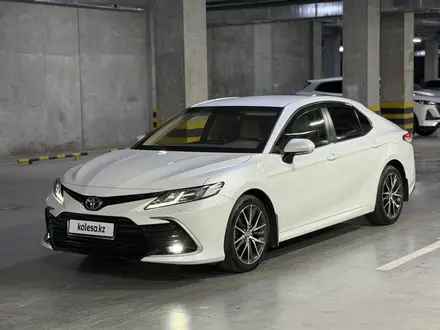 Toyota Camry 2021 года за 13 500 000 тг. в Шымкент