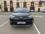 Toyota RAV4 2016 года за 11 000 000 тг. в Уральск – фото 2