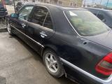 Mercedes-Benz C 200 1994 года за 1 450 000 тг. в Актобе – фото 2